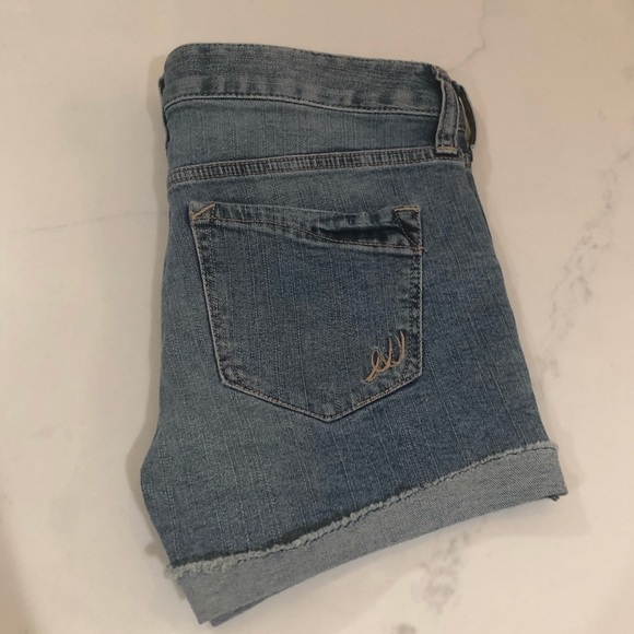 Express jean shorts - Picture 3 of 5